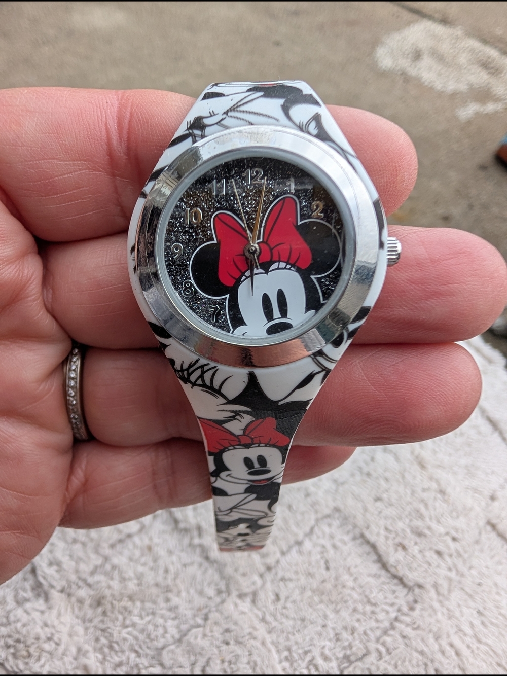 Disney Minnie Mouse Black & White Watch with Red Bow Accent